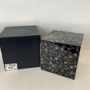 Japanese Kaze-ya Style Bento Box Black Floral Lacquerware